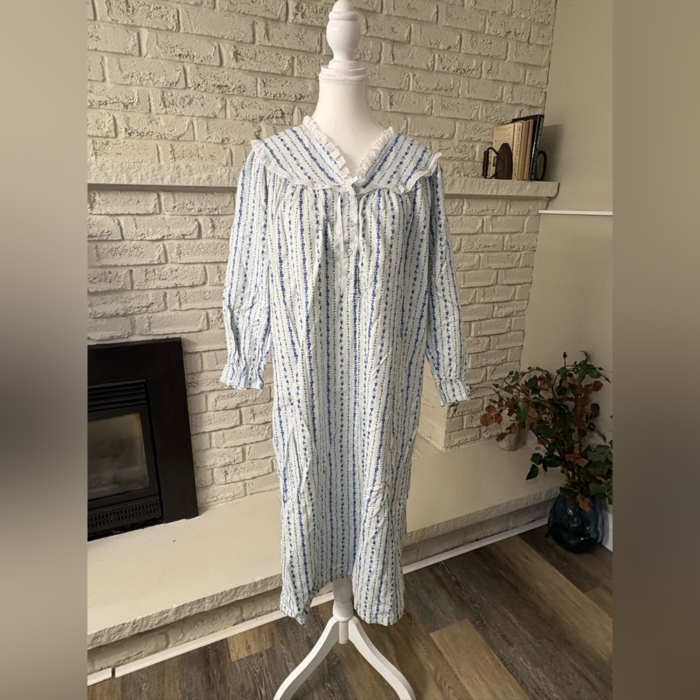 Vintage Carroll Reed Blue Floral Flannel Nightgown Lanz Salzburg S